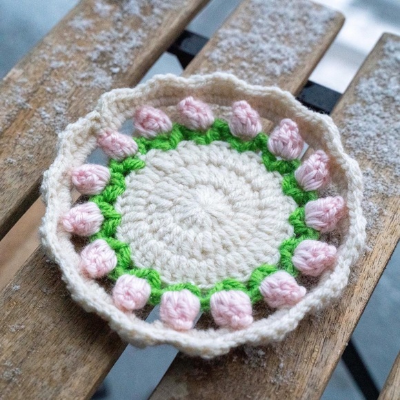 Crochet Tulip Coaster - Picture 1 of 2